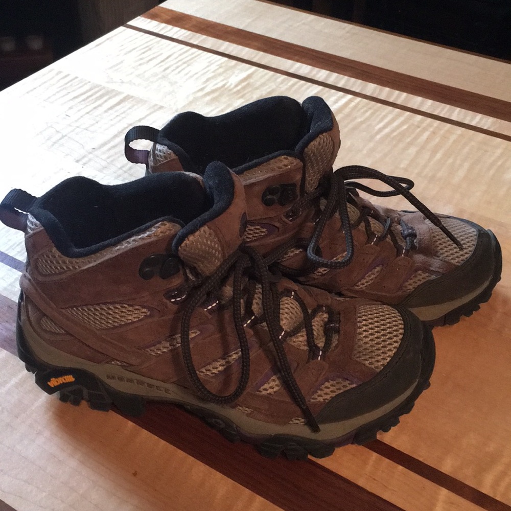 Merrell Women’s Moab 2 Mid Ventilator Hiking Boots